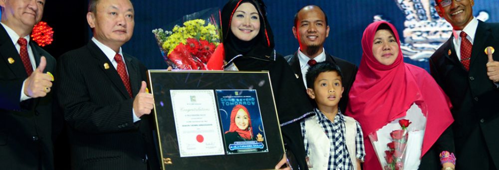 Dr. Nila Farahdiba Daulay - Crown Ambassador 3