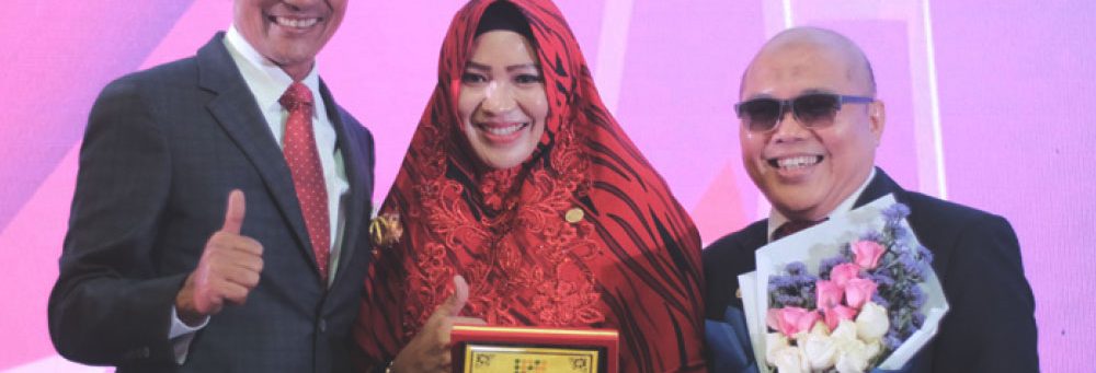 Hj. DESSY ARIYANTO HIDAYAT 1