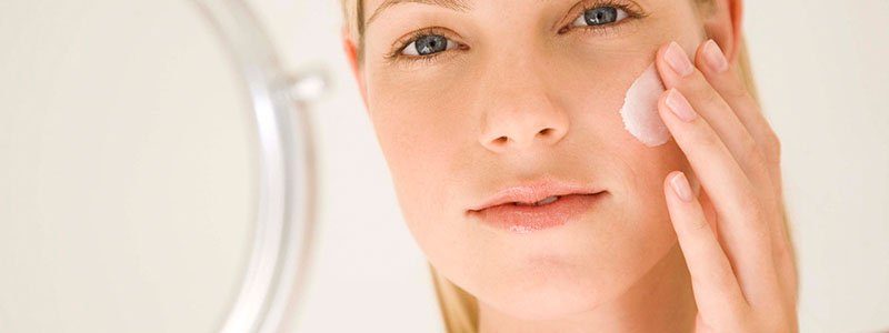 Membantu penyerapan cream atau kosmetik pada riasan wajah